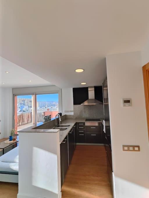 Large Terrace Luxury Apartment Сан-Адріа-де-Бесос Екстер'єр фото